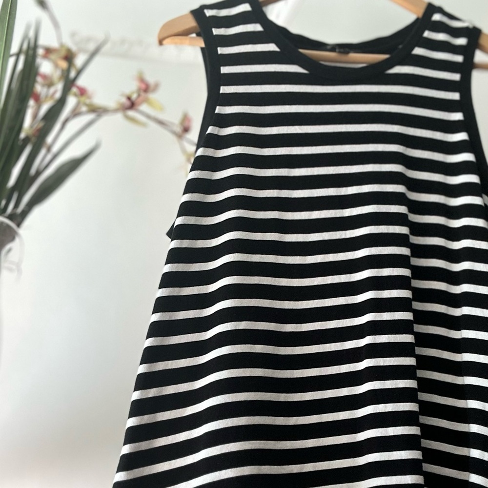 Banana Republic Black and White Striped Top, Size L